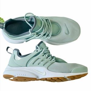 Nike Air Presto Sage Green Size 7 Women